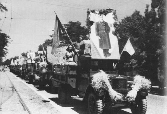 Колона з хлібом прямує на елеватор. Одещина, 1947 р.