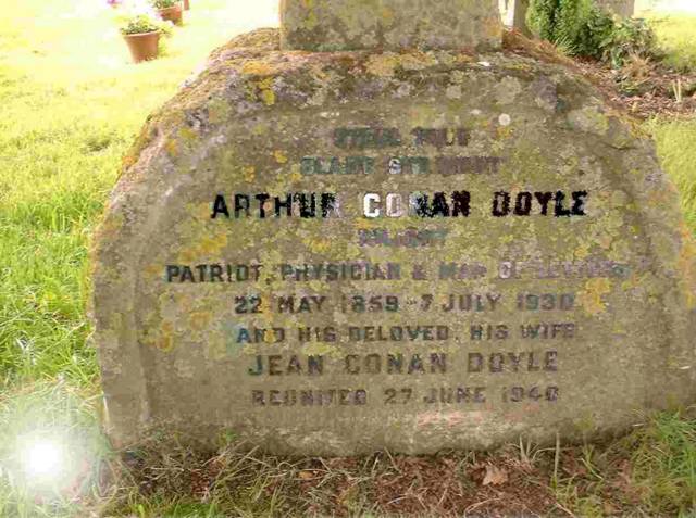 Doyle grave zarublit7.jpg